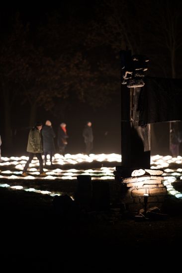 DEM HIMMEL SO NAH_Theater ANU Winter Templehofer Feld (2)